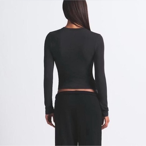 SKIMS *NWT COTTON JERSEY LONG SLEEVE T-SHIRT | COLOR: SOOT - Picture 2 of 9